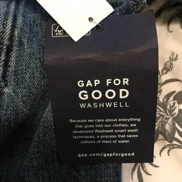 SOLD! OOAK Upcycled embroidered Gap denim jacket - Picture 7 of 9